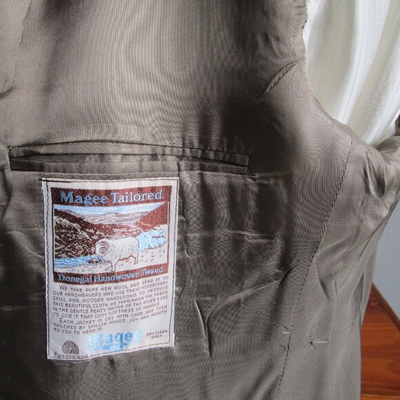 Irish wool tweed dinner jacket, multiple inside pockets, double vent, hand woven - Picture 12 of 16